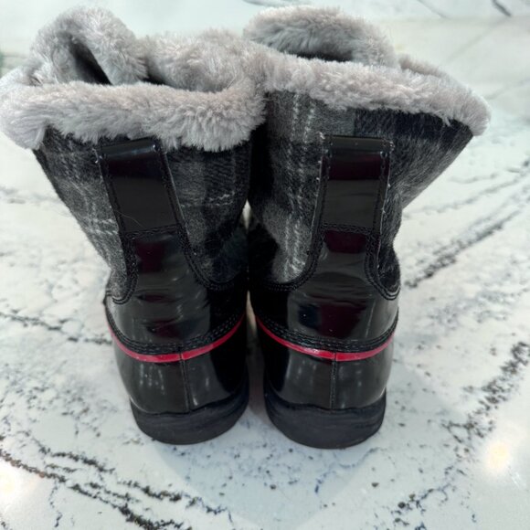 Anne Klein Sport Gailla Snow Boot Black with Gray Tartan and Red Accents Size 11 - Picture 4 of 6